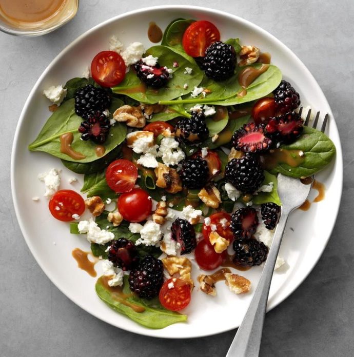 Υπέροχη σαλάτα με σπανάκι και Blackberries