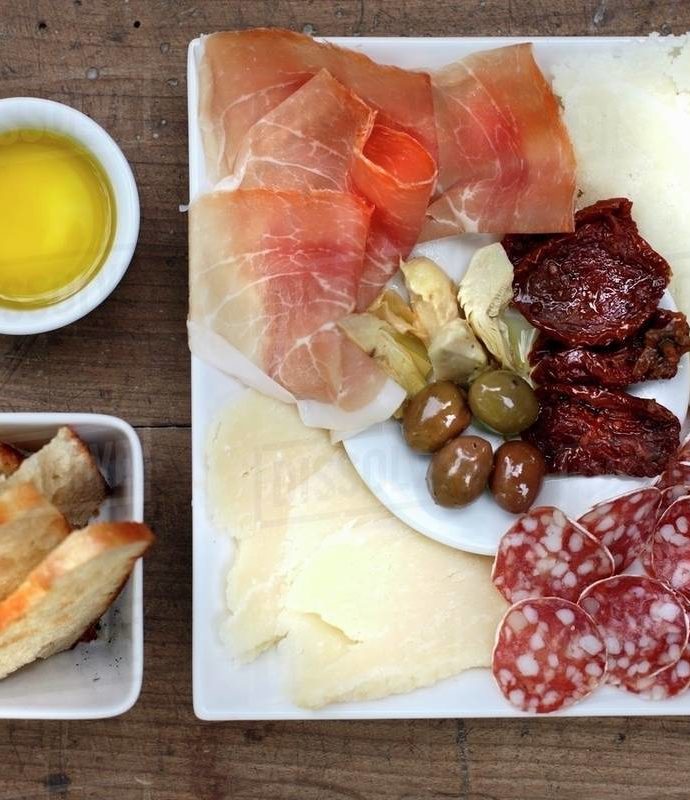 Μεζεδάκι με ελιές για τσίπουρο ή μπύρα