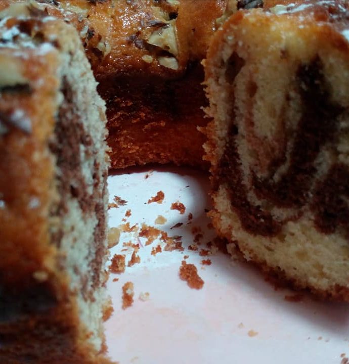 Κέικ χωρίς μίξερ (με ότι έχει το ντουλάπι)