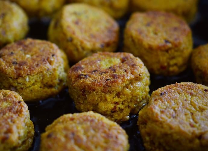 Ρεβυθοκεφτέδες τηγανιτοί με φρέσκα κρεμμυδάκια (νηστίσιμοι)