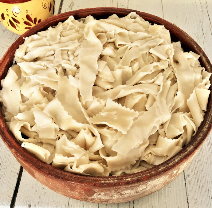 Λαζάνια χειροποίητα Μήλου (+ σκορδολάζανα)