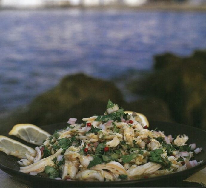 Σαλατούρι (ψαροσαλάτα) ο ουζομεζές της Νάξου