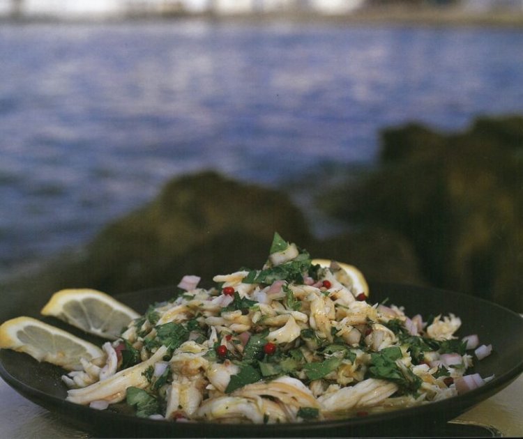 Σαλατούρι (ψαροσαλάτα) ο ουζομεζές της Νάξου