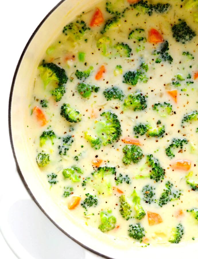 Σούπα με μπρόκολο και τυρί τσένταρ