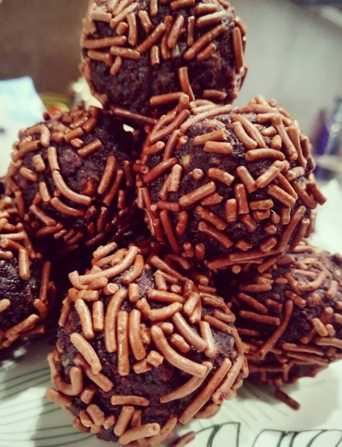 Τρουφάκια νηστίσιμα με φρυγανιά