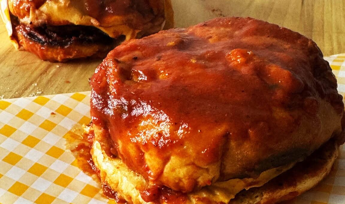 Wet burgers (σπεσιαλιτέ Πόλης)