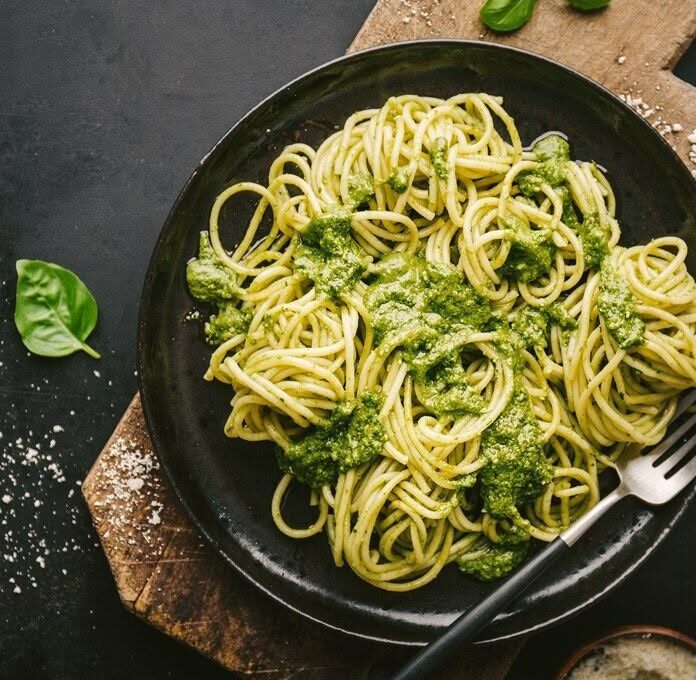 Ζυμαρικά με σάλτσα τύπου “Pesto”
